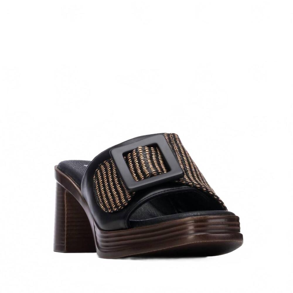 NEW REFRESH women's slip-on sandals in black